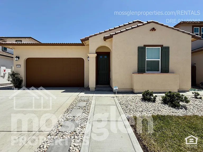 5666 Sailrock St — Photo 2