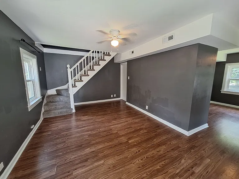 3 S Stuart Rd — Photo 2
