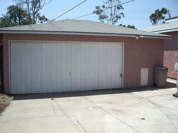 1 car garage w/ office