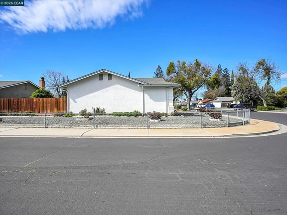 3rd image of 3304 Swallow Dr