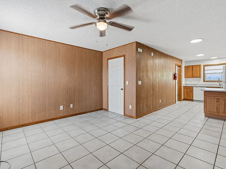 Mid-Town Apartments — Photo 7