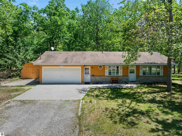 3277 N Marion St, Lewiston, MI 49756