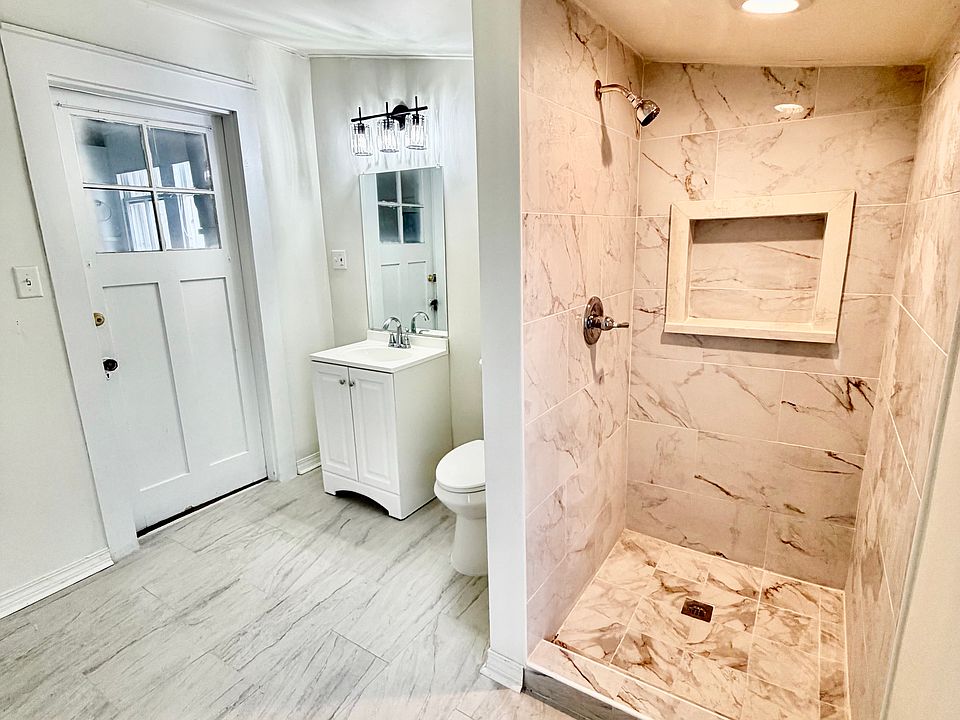 1st image of 4316-4318 Fontainebleau Dr