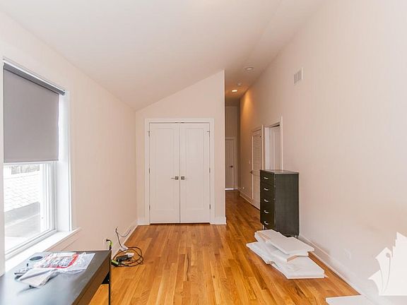 3rd image of 3118 N Southport Ave
