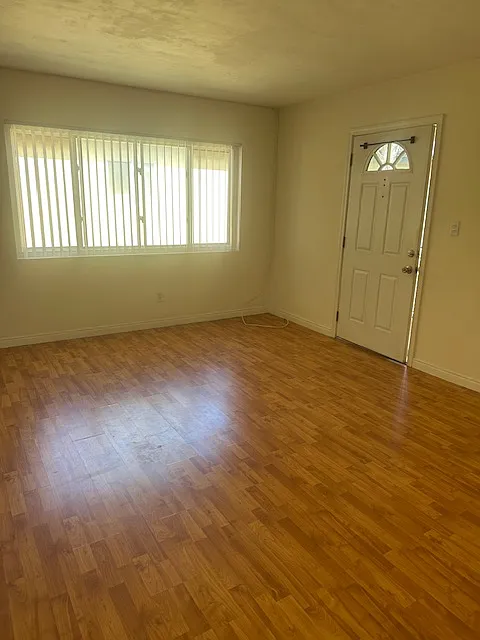 2 bed, 750 sqft, $2,285 — Photo 2