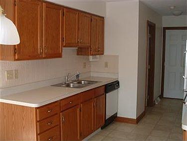 5th image of 4834 Hawthorn Ln #3