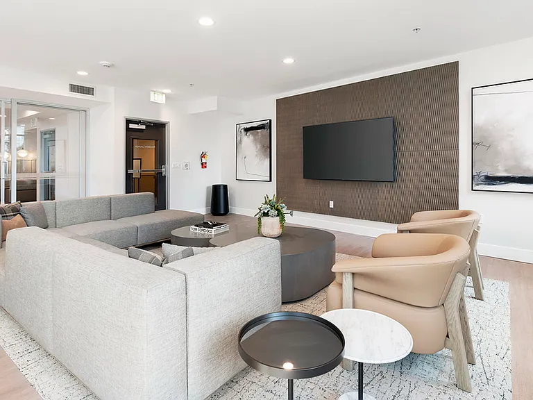 Vantage Pointe — Photo 29