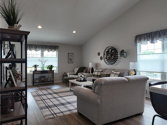3rd image of 51986 Scotch Pine Dr