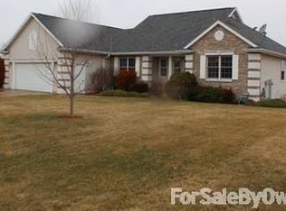 1420 Sand Acres Dr, De Pere, WI 54115