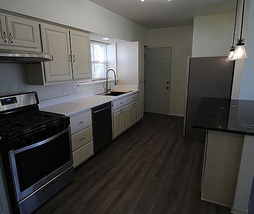 4th image of 7219 W Walker St #7223