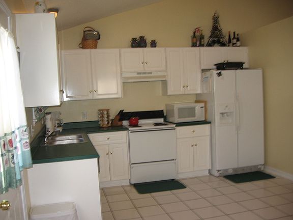 Kitchen with Tile floor