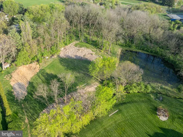 2795 Southwick Dr #12, Lancaster, PA 17601