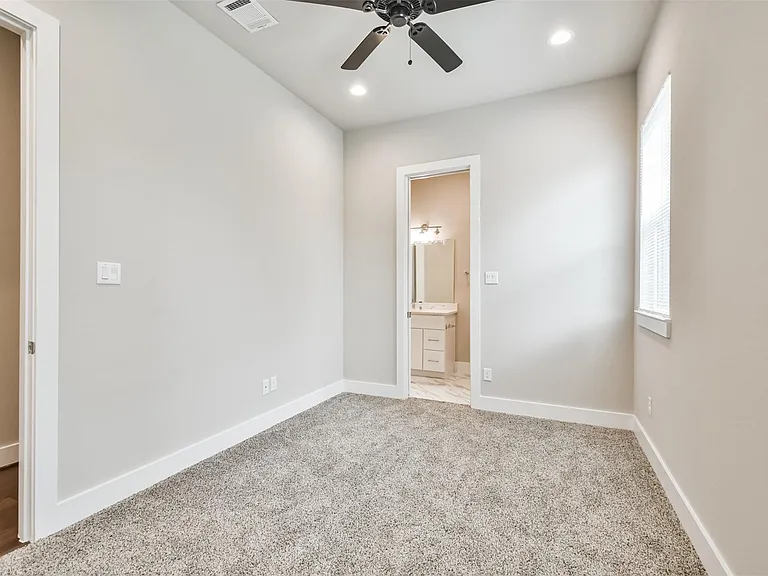 810 Mansfield St — Photo 38