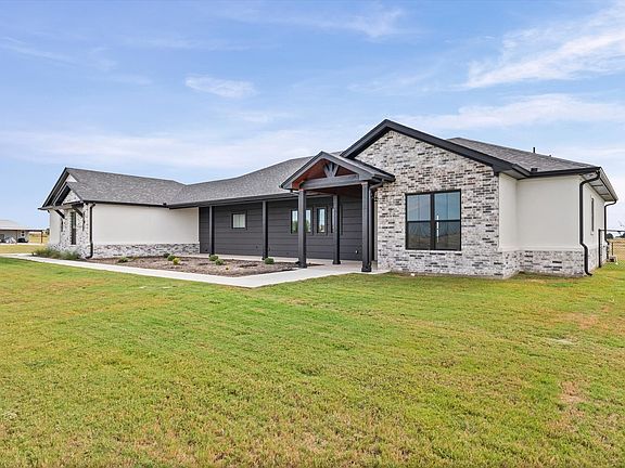4th image of 611 Willow Moon Ranch Rd
