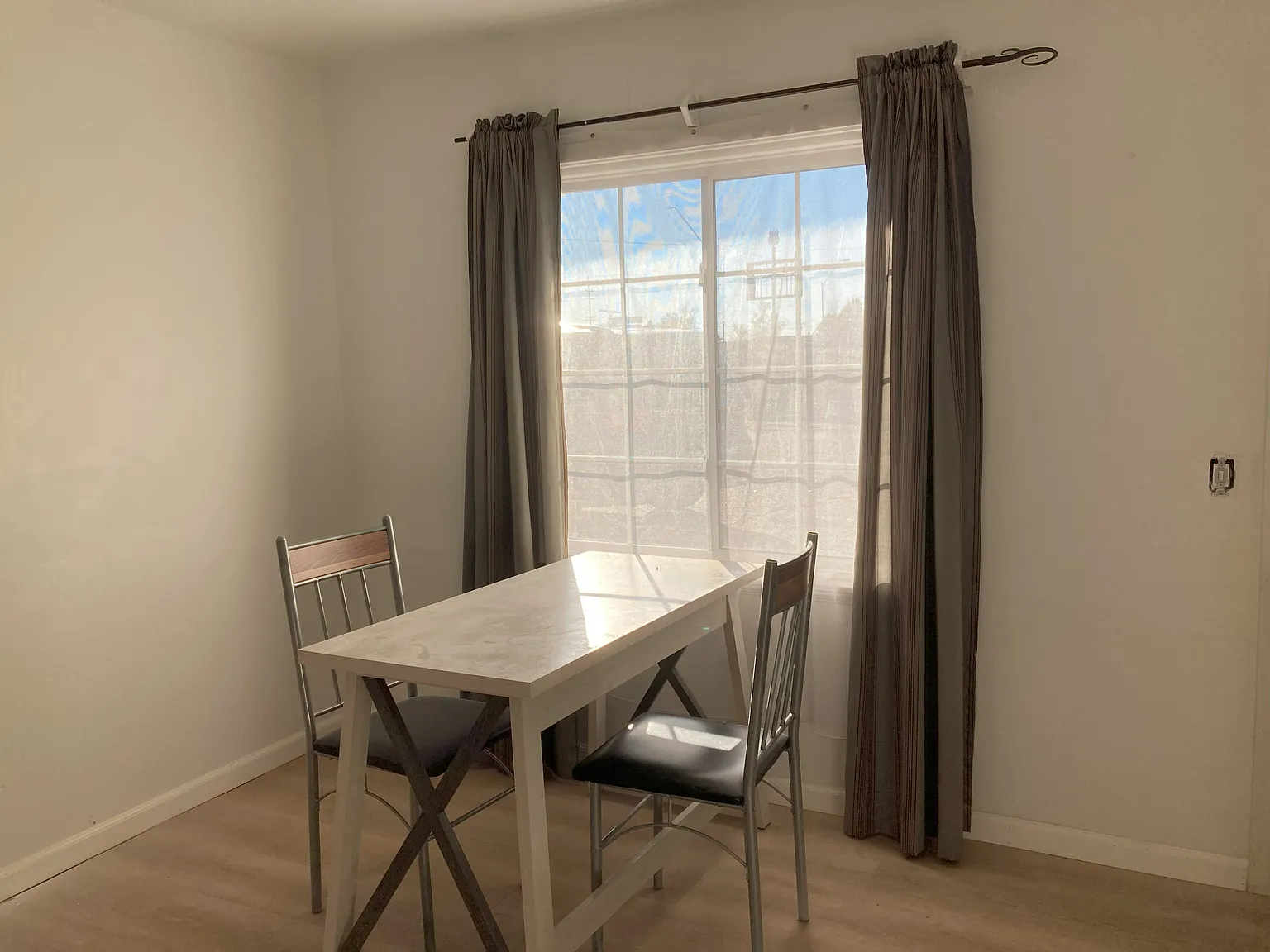 2 bed, 450 sqft, $900 — Photo 3