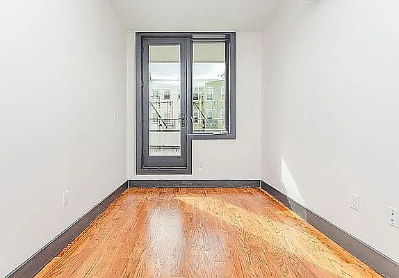 5th image of 891 Willoughby Ave #5A