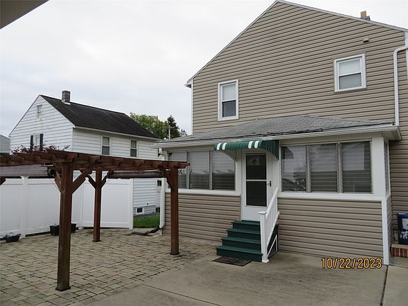 2nd image of 220 Jay St