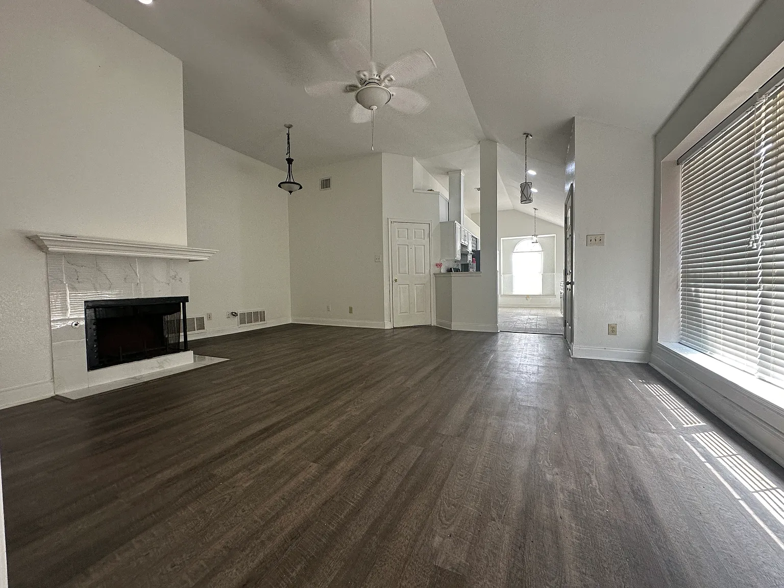 3 bed, 1420 sqft, $2,195 — Photo 3