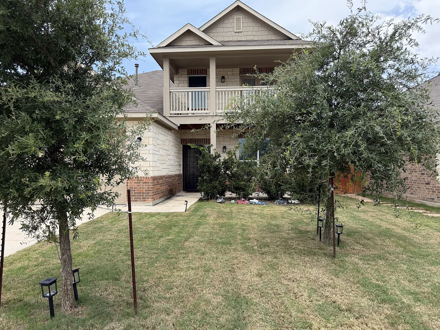 Spacious 4-Bed Home with Fenced Yard, Loft & Community Amenities in San Antonio — Photo 3