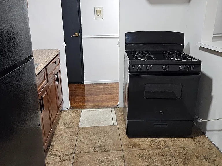 765 Vose Ave #B6 — Photo 10