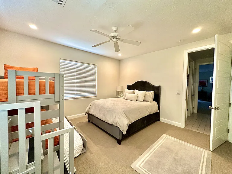 E Bay Hill Dr — Photo 23