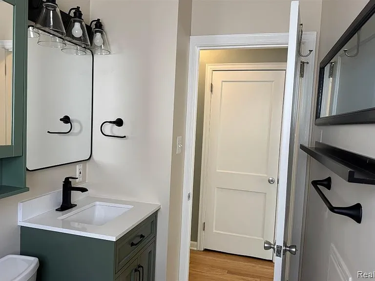 128 Girard Ave — Photo 12