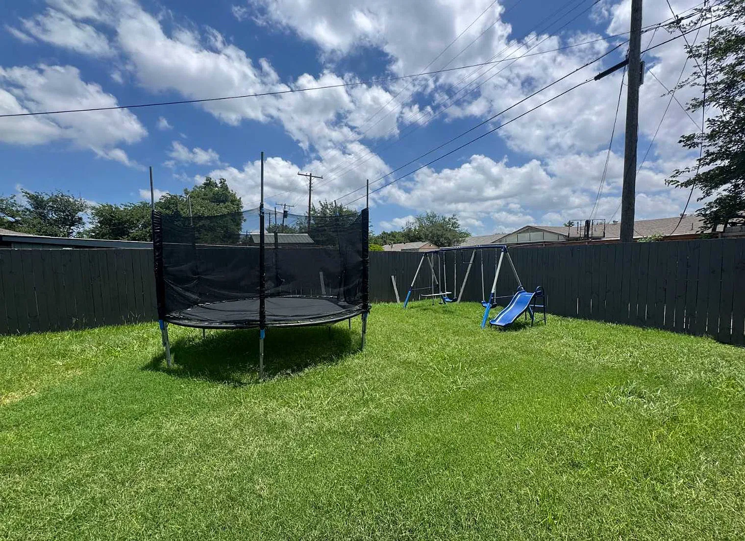 4 bed, 2.0 bath, 1323 sqft, $6,387 — Photo 3