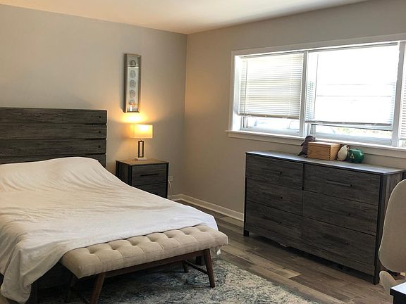 5th image of 164 E Elmhurst Ave #1B