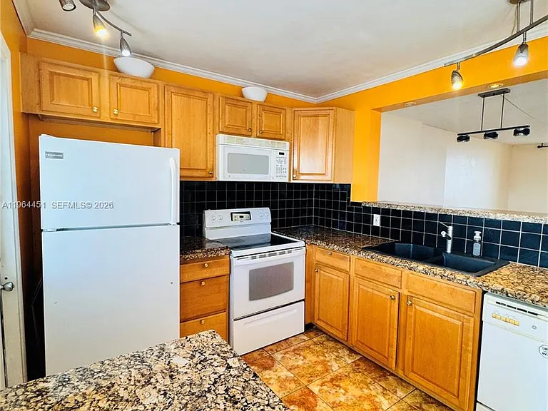 609 NE 14th Ave #706 — Photo 10