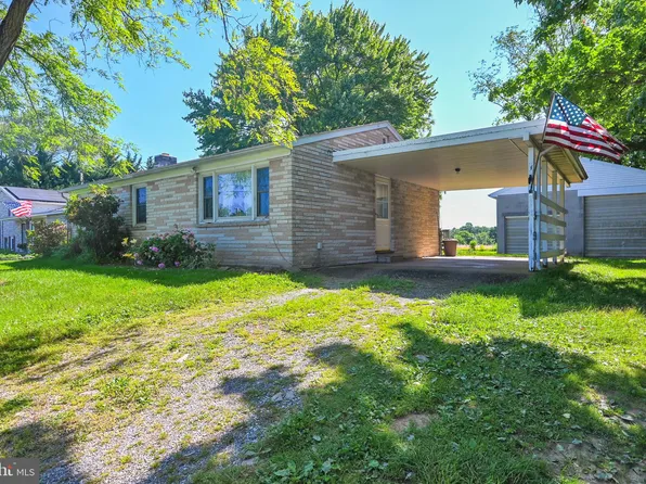 2067 Stoverstown Rd, Spring Grove, PA 17362