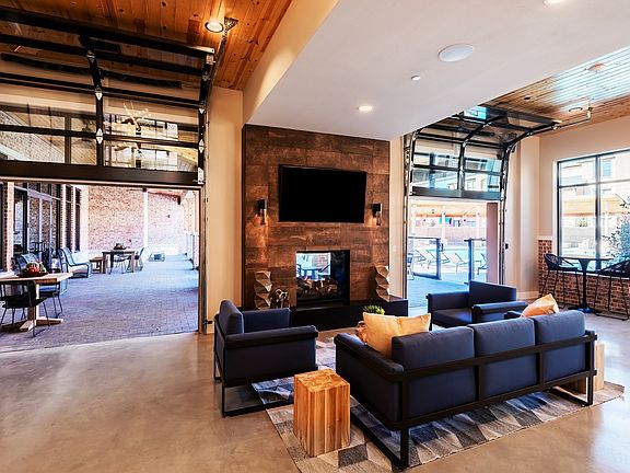 Unwind with friends at our amenity spaces.