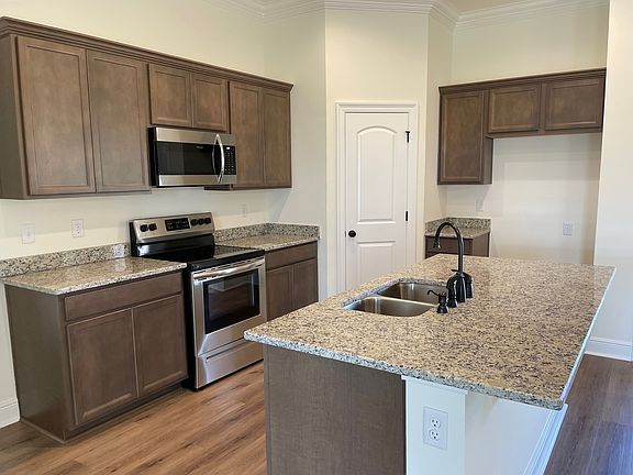 Dogwood III B - Kitchen - DSLD Homes