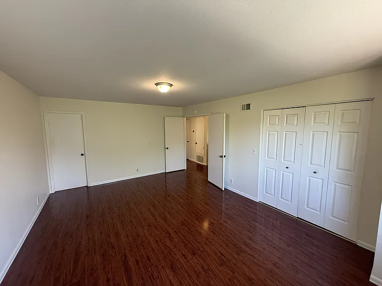 2659 Glen Loman Way — Photo 9