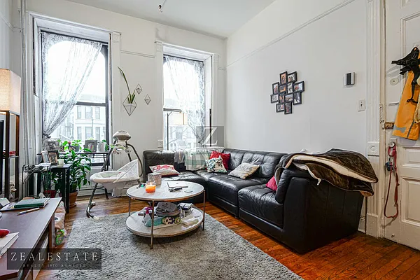 Rented by ZealEstate Group Inc | media 5