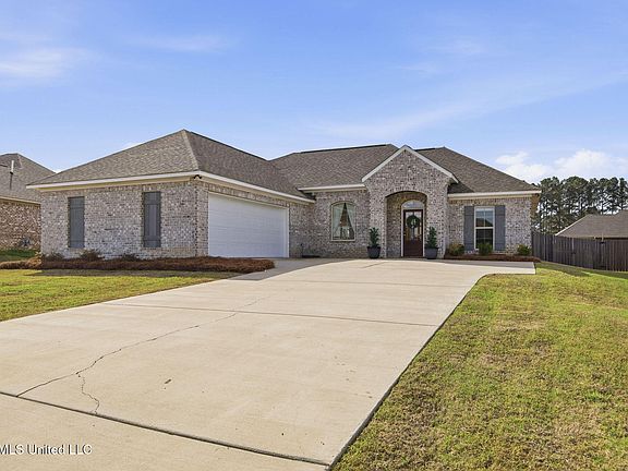 2nd image of 170 Chartleigh Cir