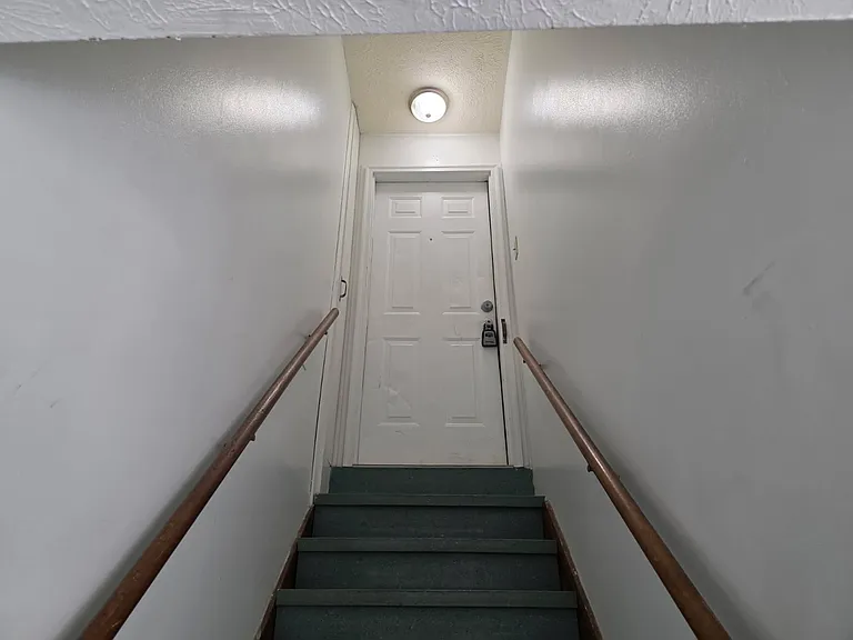 860 N Lincoln St #7 — Photo 2
