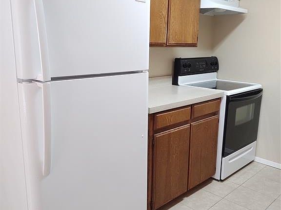 3rd image of 713 Windcrest Dr