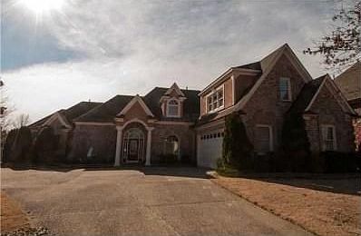 1st image of 909 Landing Oaks Dr
