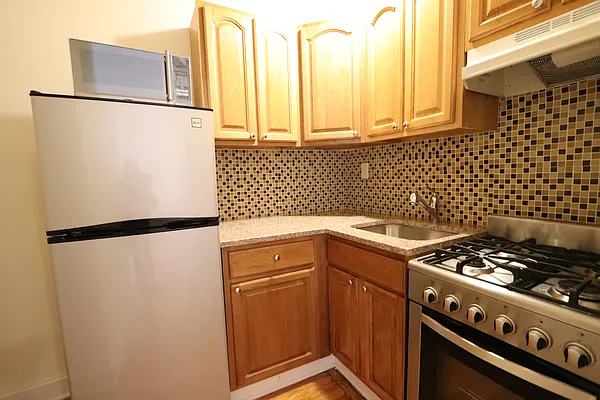 Rented by Douglas Elliman | media 18