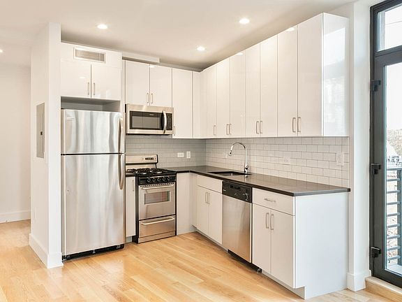 4th image of 15 W 119th St #B