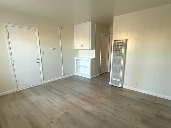 5th image of 10961 S Figueroa St #1