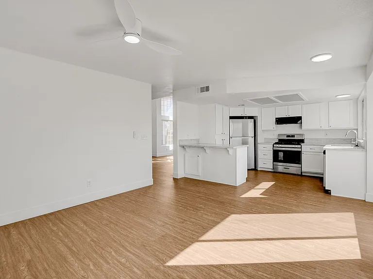 8005 Vision St — Photo 15
