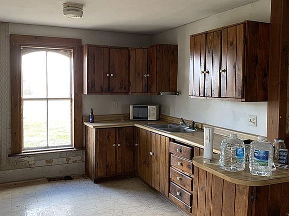 3rd image of 1610 County Road 44
