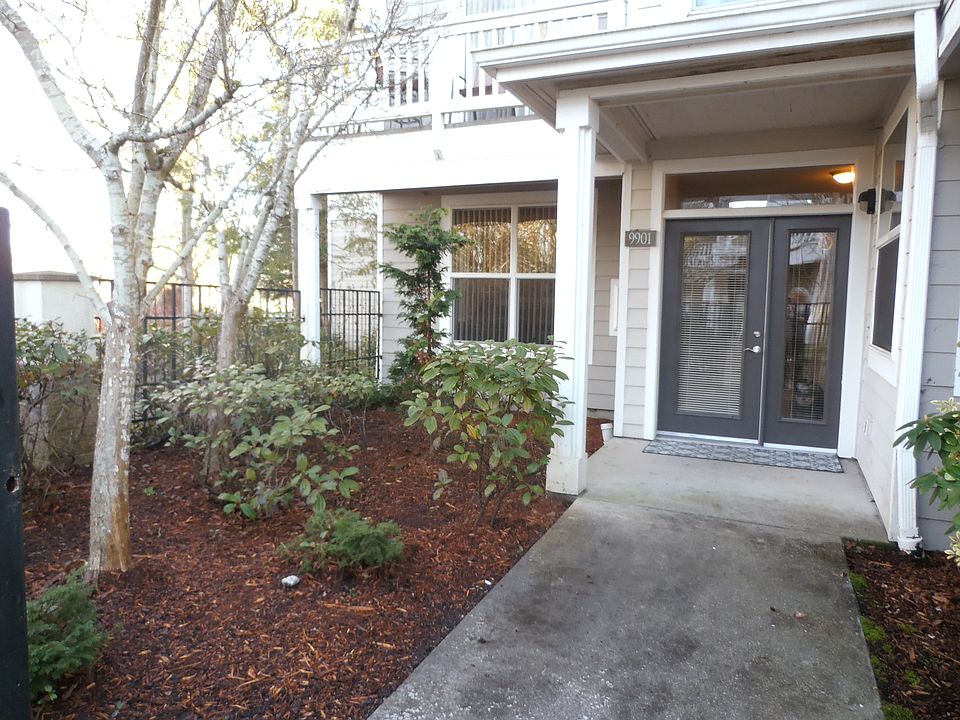 French door entry to the unit.