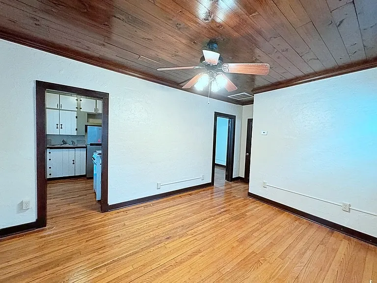 878 Kenmore Ave — Photo 3