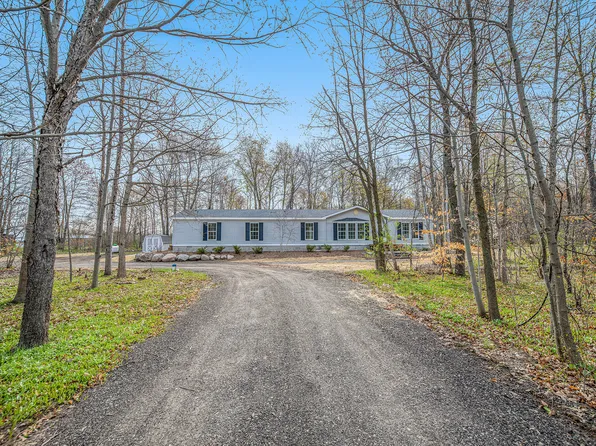 370 John Kent Dr, Ravenna, MI 49451