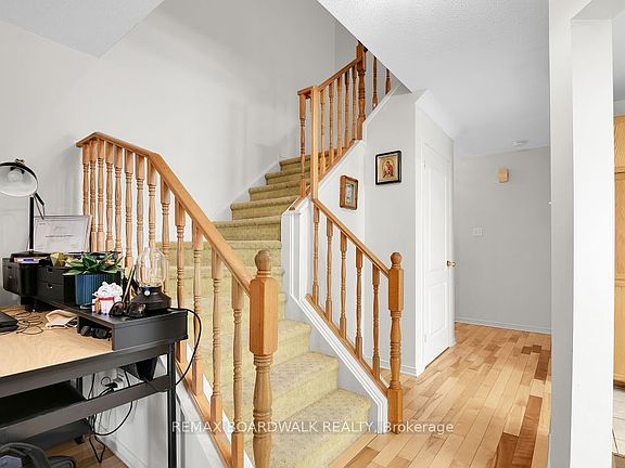 4th image of 79 Hunters Glen Cres