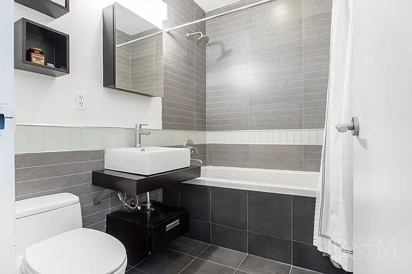 Sold by Brick&Mortar | media 9