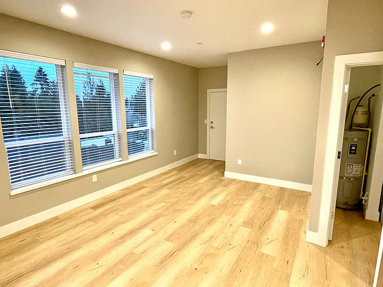 4415 SE 61st Ave — Photo 3