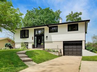 2S550 Gray Ave, Lombard, IL 60148